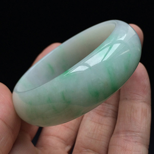 (超值推荐)糯冰种飘翠贵妃镯(52mm-48.9mm）
