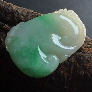 糯冰种飘翠龙行如意挂件