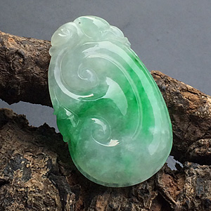 糯冰种飘翠如意挂件