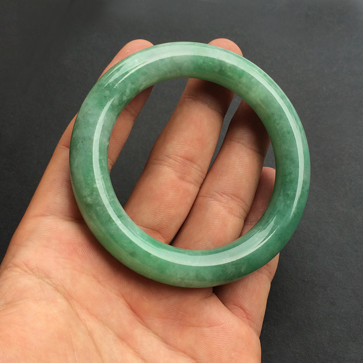 (超值推荐）糯冰种豆色圆条手镯（54.9mm）