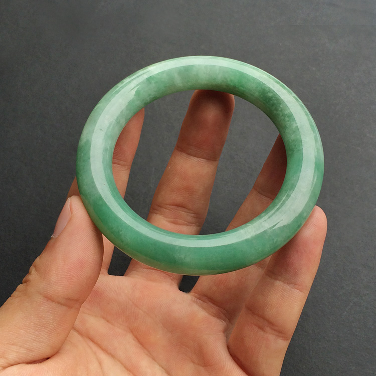 (超值推荐）糯冰种豆色圆条手镯（54.9mm）