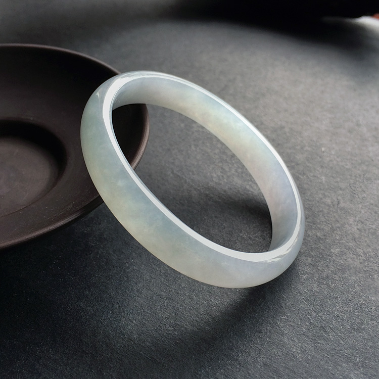 糯冰种晴水贵妃镯（49.7mm-43.8mm）