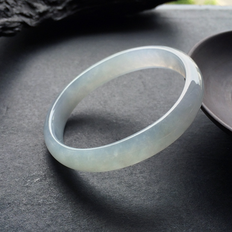 糯冰种晴水贵妃镯（49.7mm-43.8mm）