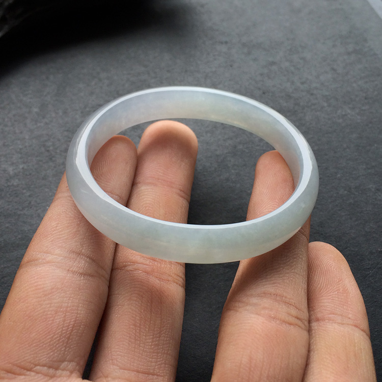糯冰种晴水贵妃镯（49.7mm-43.8mm）