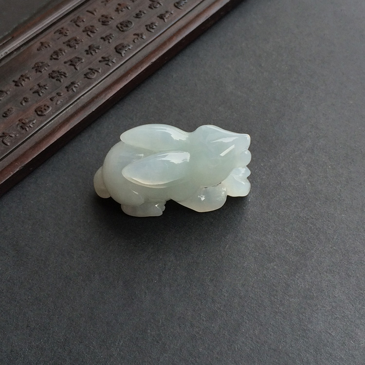 糯冰种晴水玉兔挂件