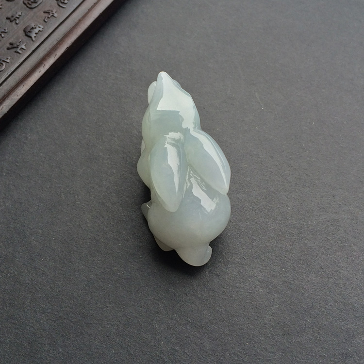 糯冰种晴水玉兔挂件