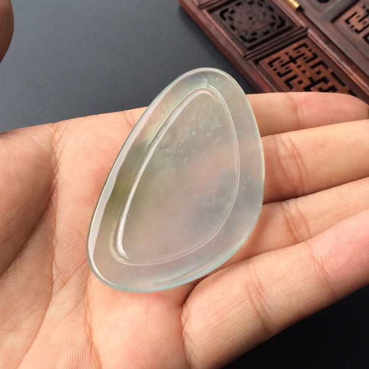 （超值推荐）冰玻种晴水略带褐黄翡普度众生挂件