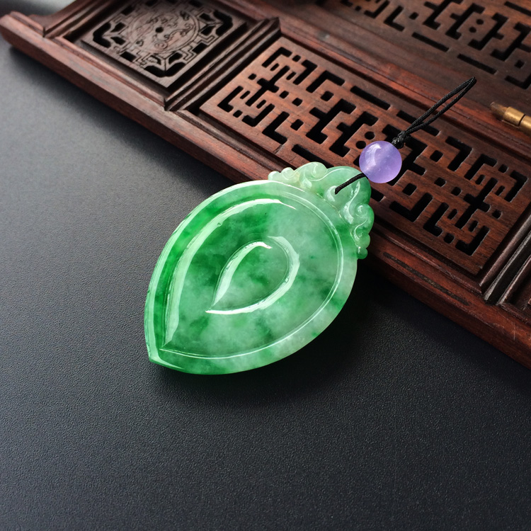 (超值推荐)糯冰种翠色福在眼前挂件