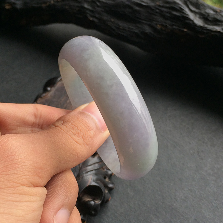 糯冰种淡紫罗兰贵妃镯（53.2mm-48.8mm）