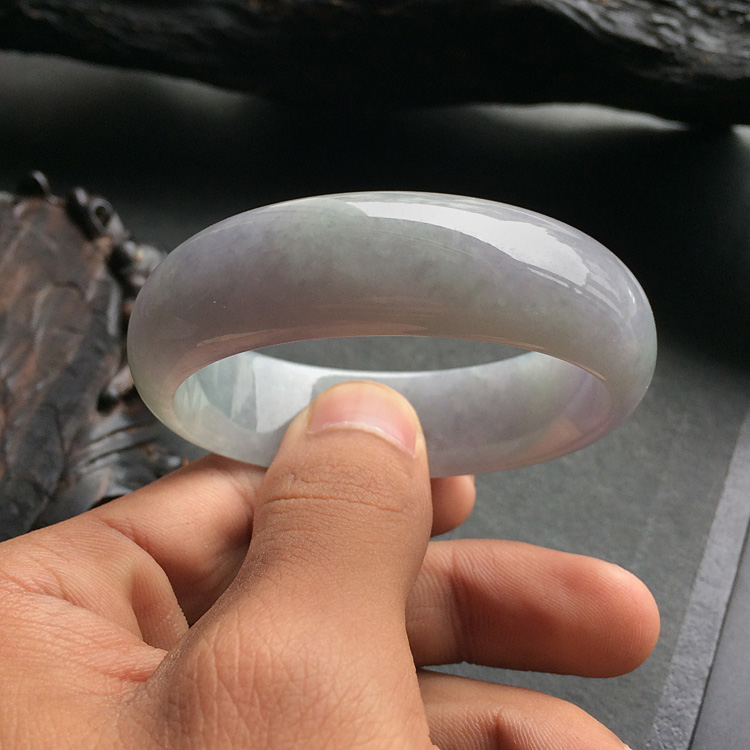 糯冰种淡紫罗兰贵妃镯（53.2mm-48.8mm）