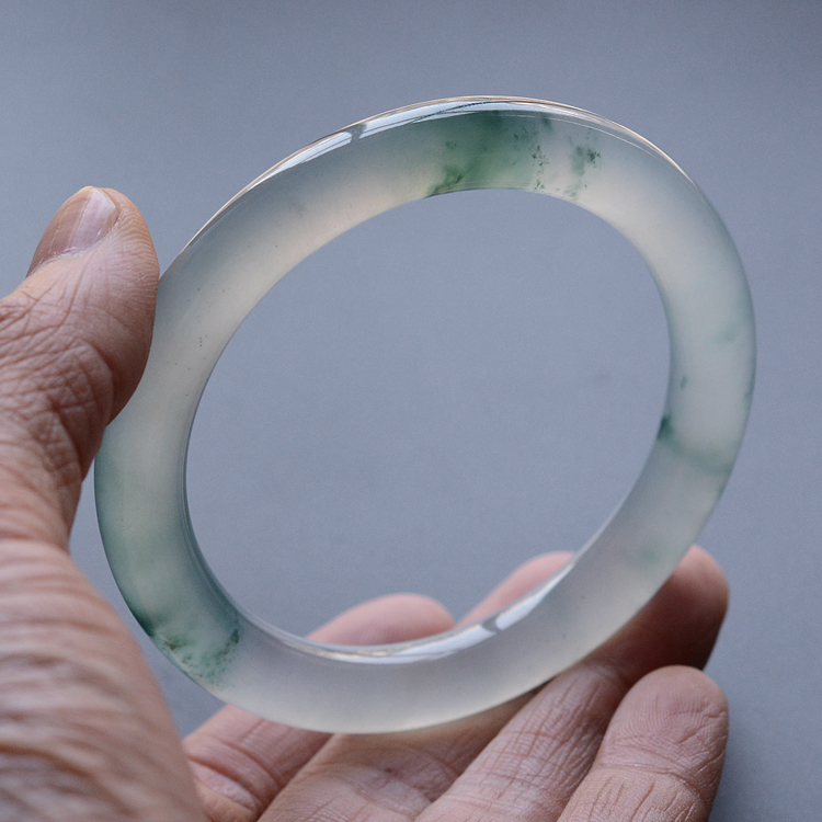(超值推荐)冰种飘花圆条手镯(一对)(57.2mm/55.2mm)