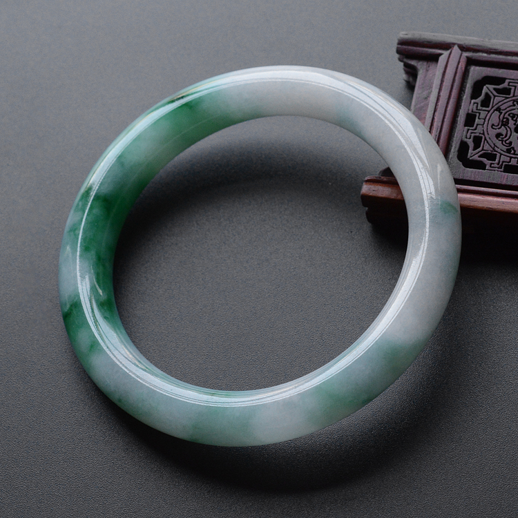 (超值推荐)糯冰种飘翠圆条手镯(53.9mm)