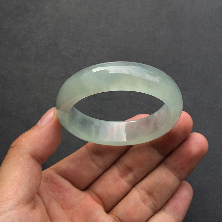 (超值推荐)冰种晴水略飘花贵妃手镯(51mm-57.6mm)