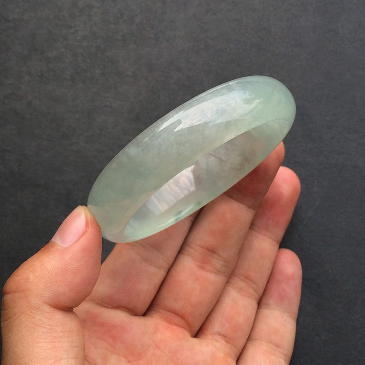 (超值推荐)冰种晴水略飘花贵妃手镯(51mm-57.6mm)