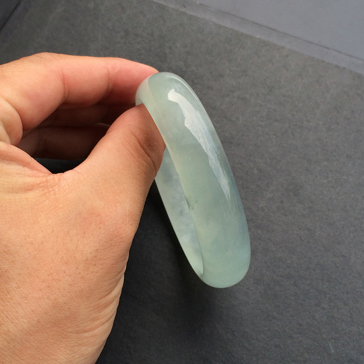 (超值推荐)冰种晴水略飘花贵妃手镯(51mm-57.6mm)