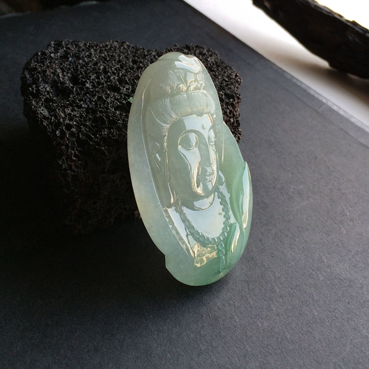糯冰种晴水观音头挂件