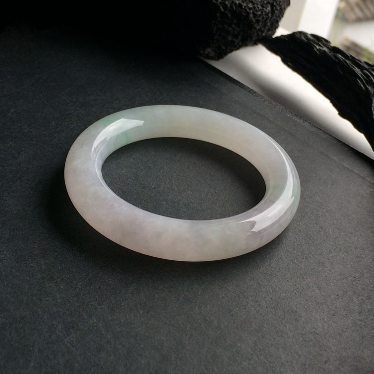 (超值推荐)糯冰种淡春带彩圆条手镯(56.4mm)