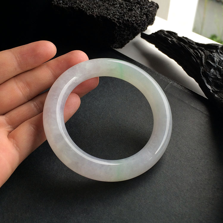 (超值推荐)糯冰种淡春带彩圆条手镯(56.4mm)
