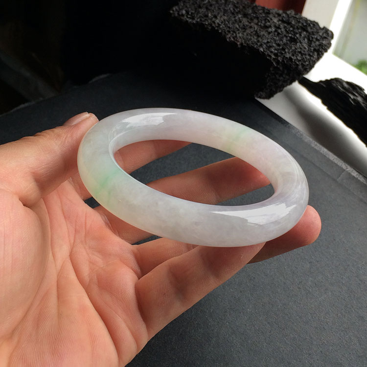 (超值推荐)糯冰种淡春带彩圆条手镯(56.4mm)