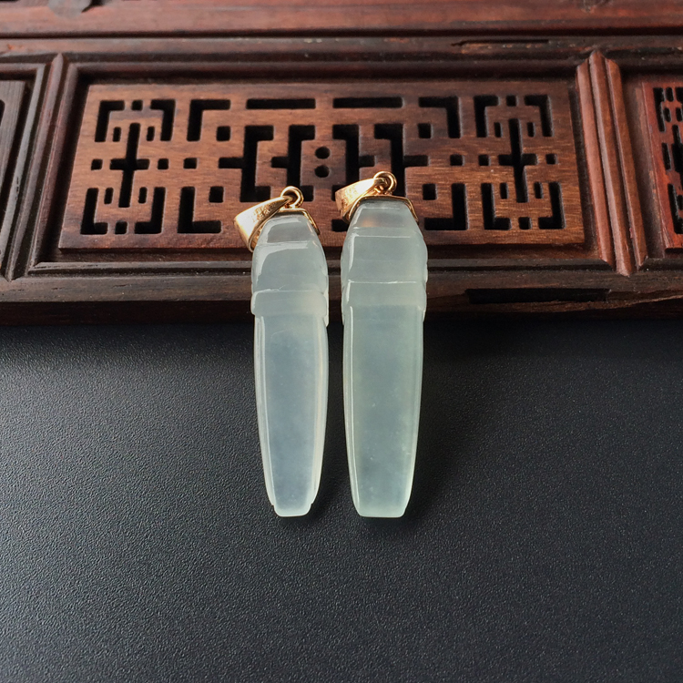 (超值推荐)冰种淡晴水龙牙挂件（一对）（金扣）