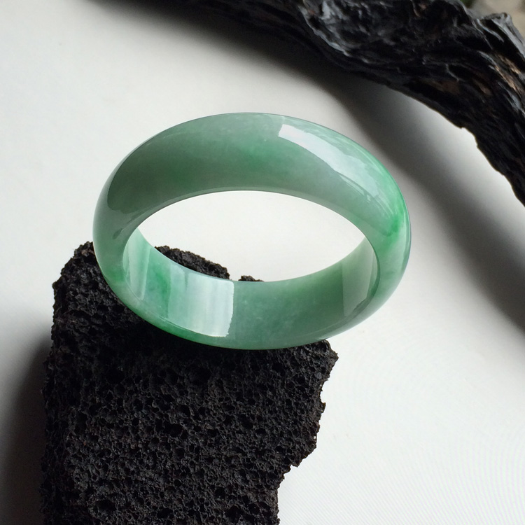 糯冰种翠色手镯（56.1mm）