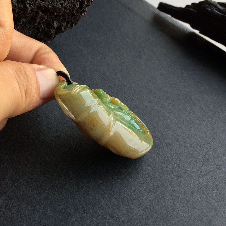 (超值推荐)糯冰种黄加绿节节高挂件