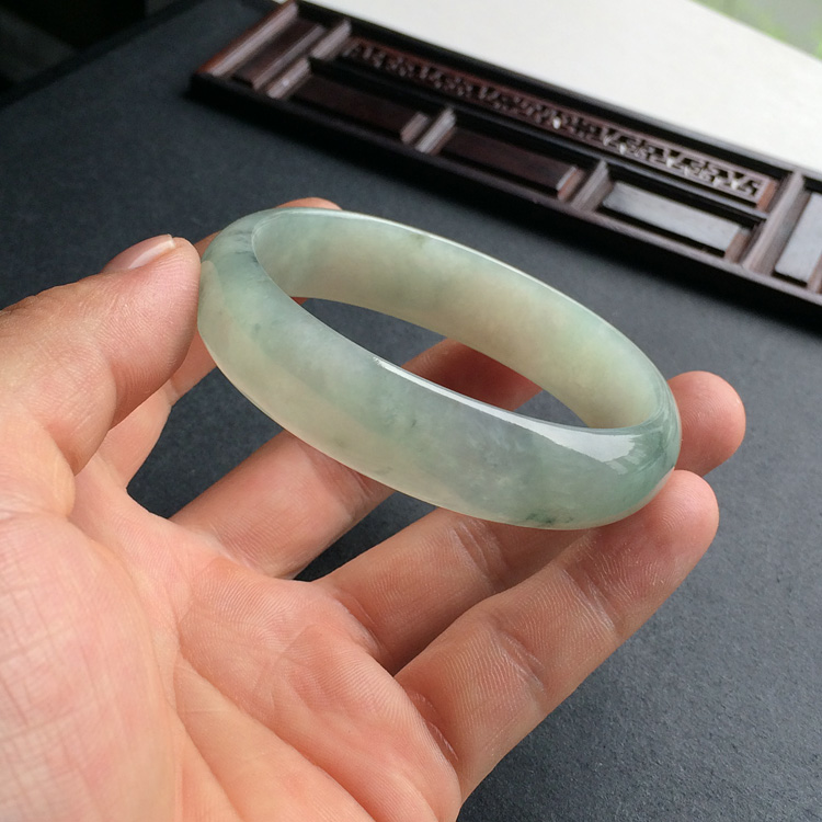 糯冰种飘花贵妃镯（49mm-57mm）