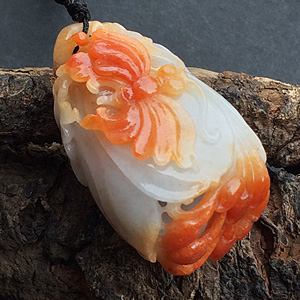 糯冰种红黄翡玉兰花挂件