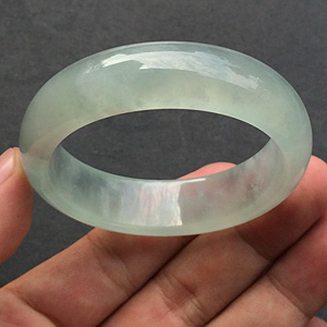 (超值推荐)冰种晴水略飘花贵妃手镯(51mm-57.6mm)