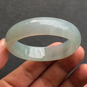 (超值推荐)糯冰种淡晴水贵妃手镯(49.4-57.2mm)