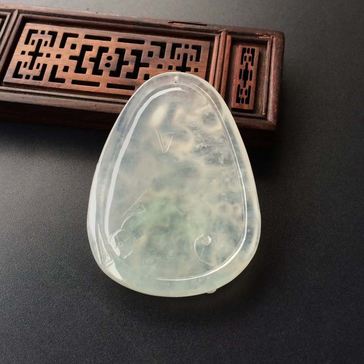 (超值推荐)冰种淡晴水龙牌挂件
