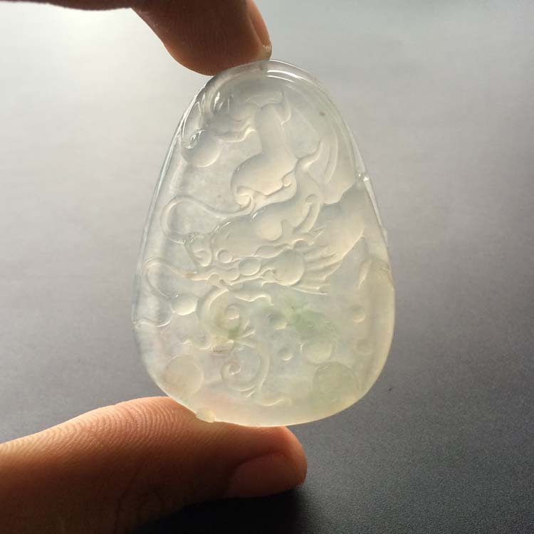 (超值推荐)冰种淡晴水龙牌挂件