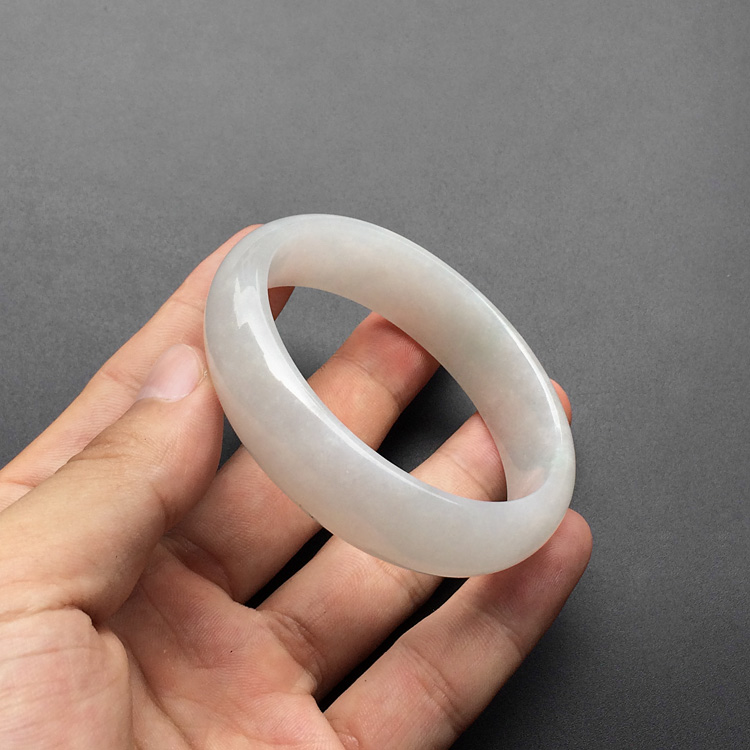 糯冰种淡晴水贵妃镯（49.7-56.6mm）