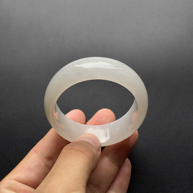 糯冰种淡晴水贵妃镯（49.7-56.6mm）