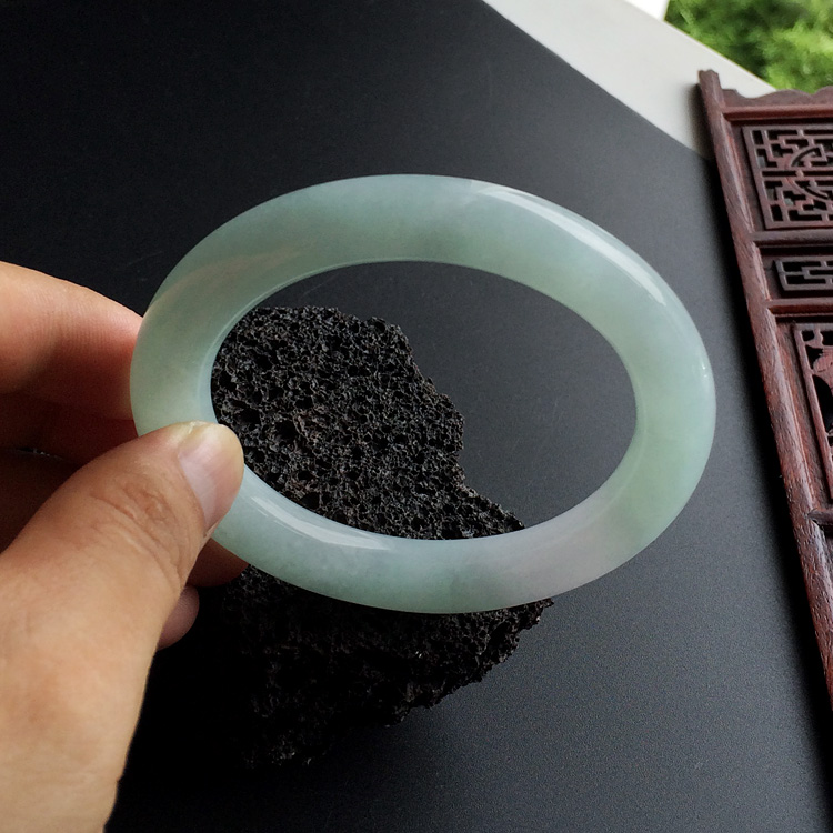 （超值推荐）糯冰种晴水圆条手镯（60.3mm）