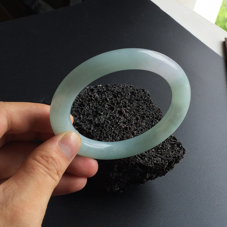 （超值推荐）糯冰种晴水圆条手镯（60.3mm）
