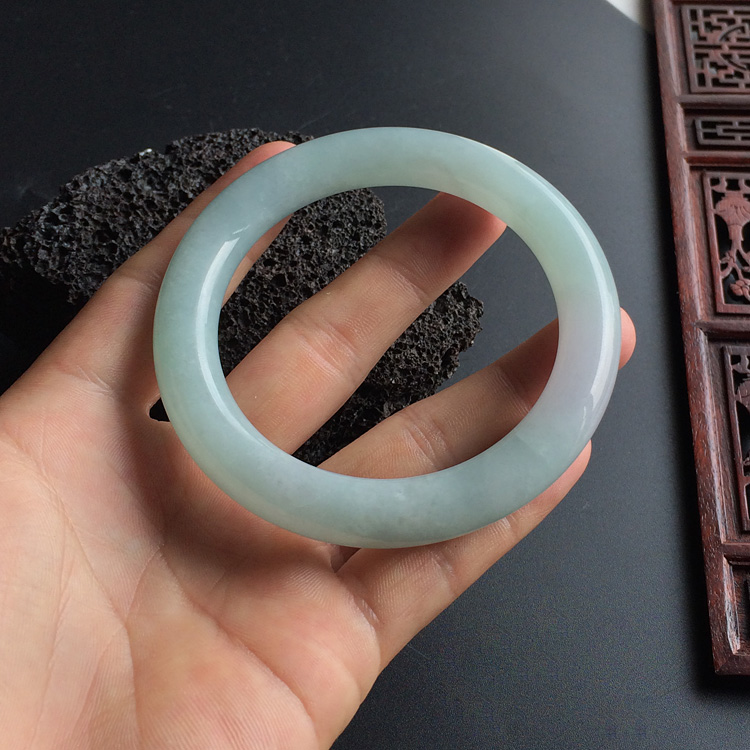（超值推荐）糯冰种晴水圆条手镯（60.3mm）