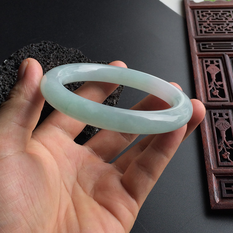 （超值推荐）糯冰种晴水圆条手镯（60.3mm）