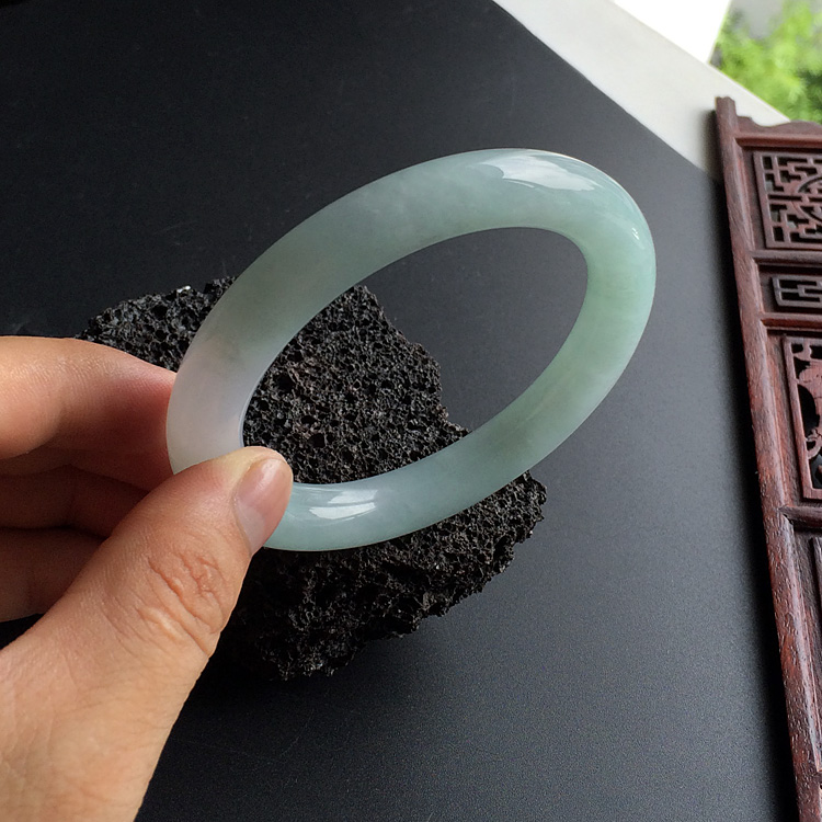 （超值推荐）糯冰种晴水圆条手镯（60.3mm）