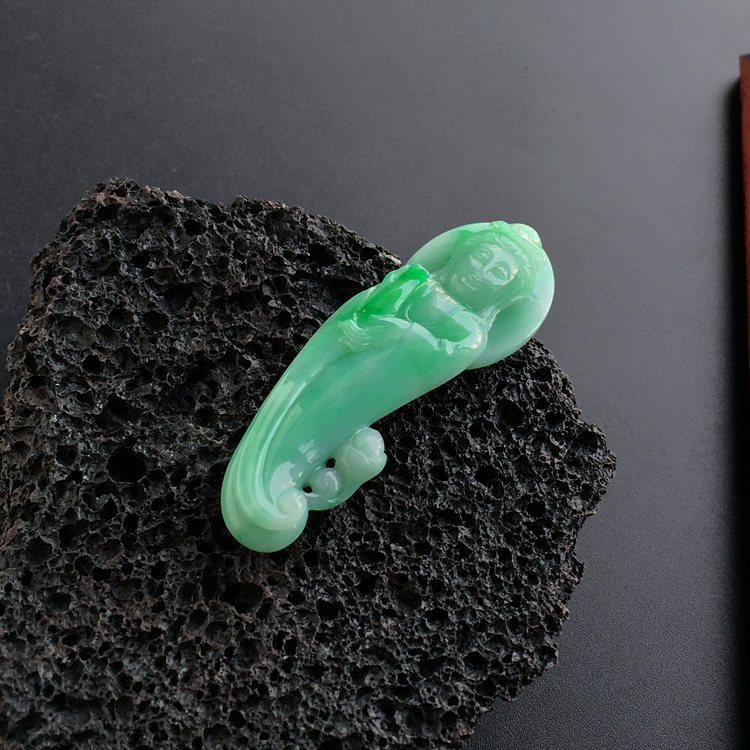 (超值推荐)糯冰种飘翠观音挂件