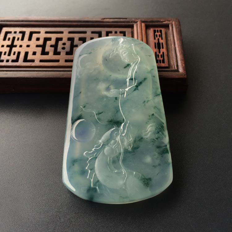 (超值推荐)冰种飘花略带紫罗兰降龙观音挂件