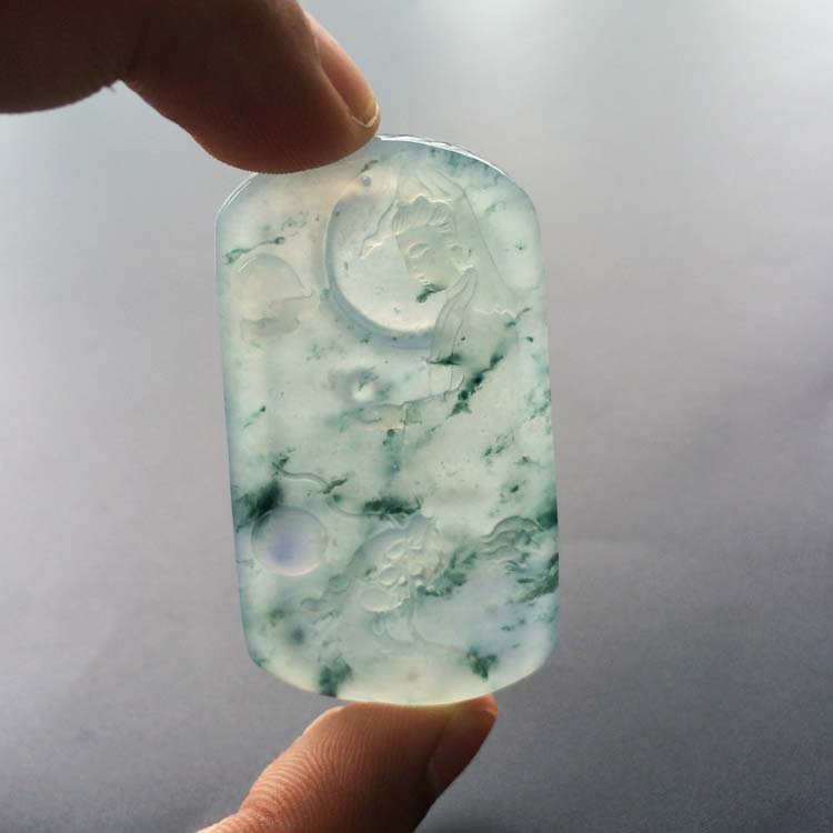 (超值推荐)冰种飘花略带紫罗兰降龙观音挂件