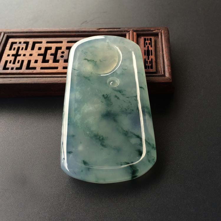 (超值推荐)冰种飘花略带紫罗兰降龙观音挂件