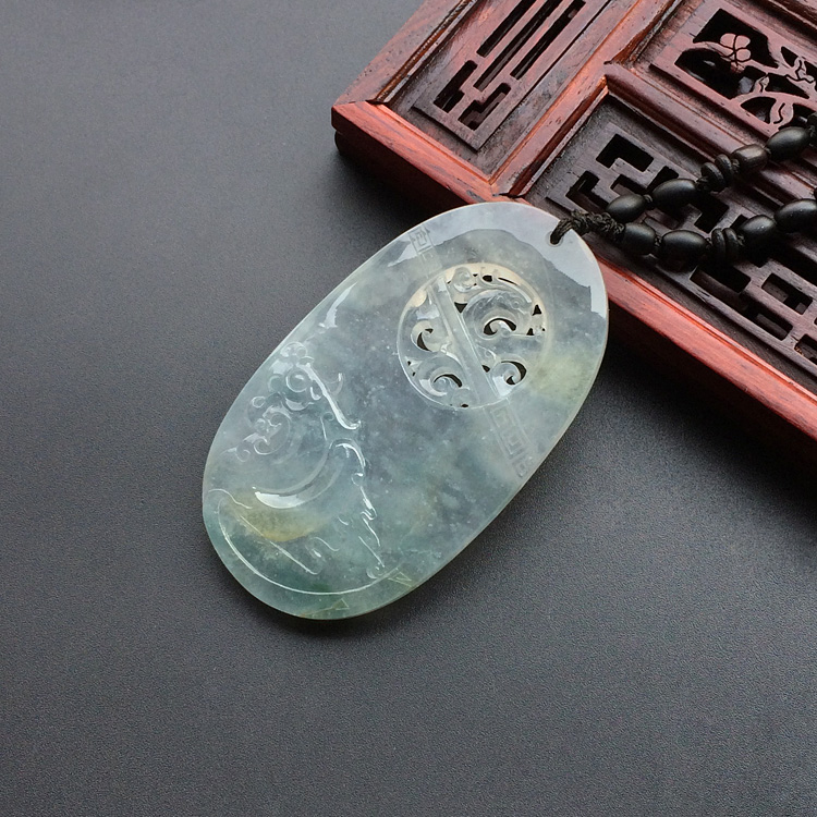 冰种飘花带黄翡仿古龙凤牌挂件