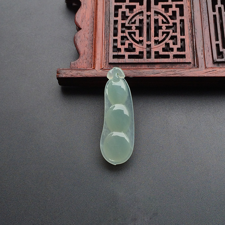 糯冰种晴水四季豆挂件