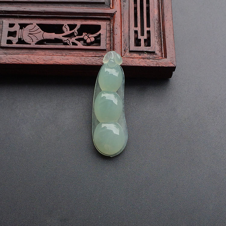 糯冰种晴水四季豆挂件