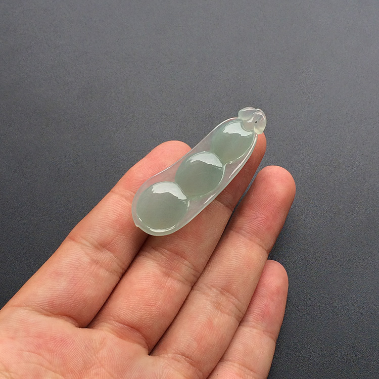 糯冰种晴水四季豆挂件