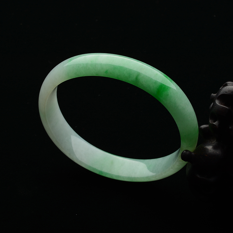 (超值推荐)糯冰种飘翠贵妃镯(54mm-49.5mm)