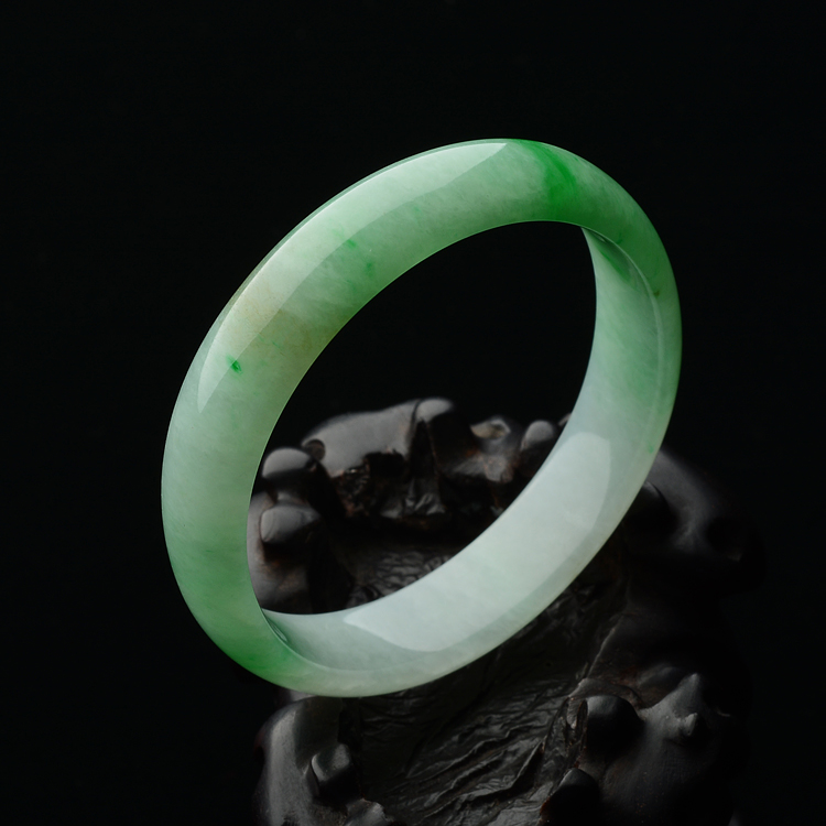 (超值推荐)糯冰种飘翠贵妃镯(54mm-49.5mm)