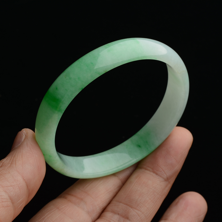 (超值推荐)糯冰种飘翠贵妃镯(54mm-49.5mm)